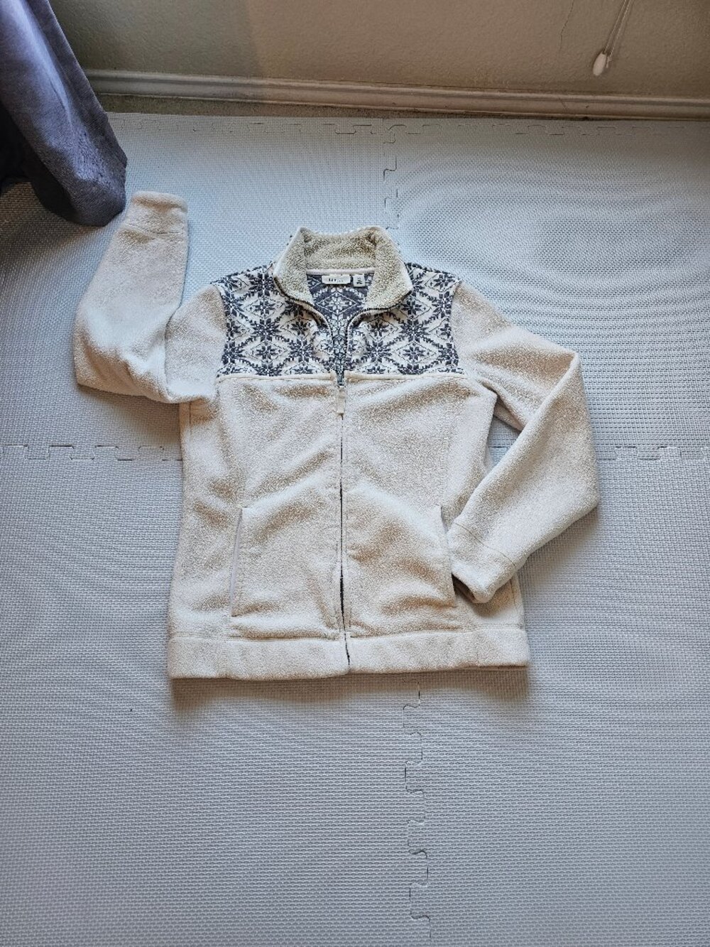 L.L.BEAN full zip fleece jacket white snow flake women's size XS